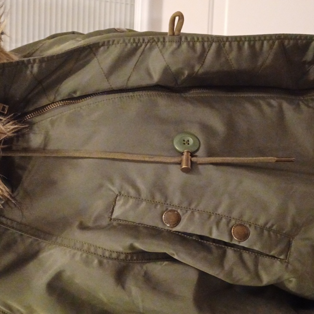 Green Winter Jacket - Size Medium - Picture 3 of 10